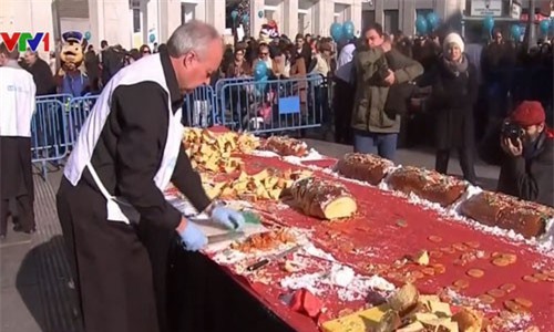 Tây Ban Nha lập kỷ lục chiếc bánh cổ truyền dài nhất thế giới