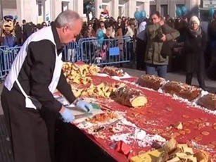 Tây Ban Nha lập kỷ lục chiếc bánh cổ truyền dài nhất thế giới