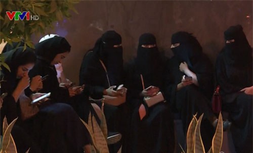 Phụ nữ Saudi Arabia được nhận thông báo ly hôn qua tin nhắn