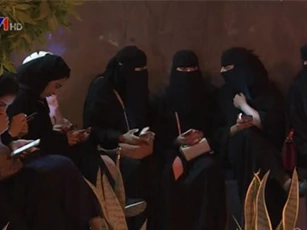 Phụ nữ Saudi Arabia được nhận thông báo ly hôn qua tin nhắn
