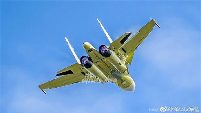 Can canh Su-34 “tran truong” bay thu khi vua ra khoi nha may-Hinh-2