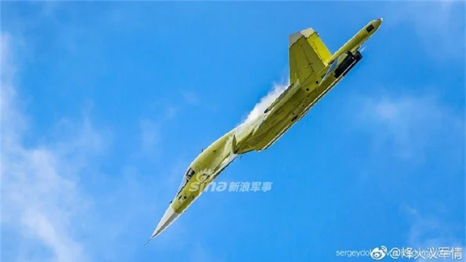 Can canh Su-34 “tran truong” bay thu khi vua ra khoi nha may-Hinh-5
