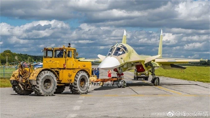 Can canh Su-34 “tran truong” bay thu khi vua ra khoi nha may-Hinh-9