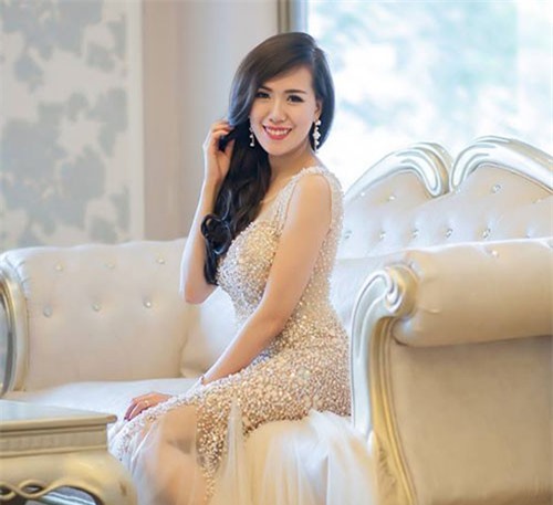 "Cô trợ lý lừa tiền Quang Tèo" tung ảnh gợi cảm, fan phát hiện sự thật bất ngờ