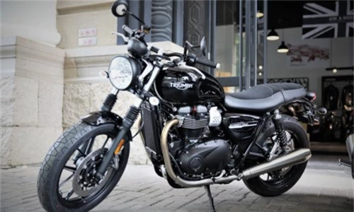 Triumph Street Twin - môtô hoài cổ giá 350 triệu tại Việt Nam. Chiếc xe nhập khẩu sử dụng động cơ 900 phân khối, với nhiều công nghệ an toàn có mức giá lăn bánh 350 triệu đồng ở Sài Gòn. (CHI TIẾT)