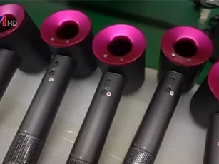 Trung Quốc phá đường dây chuyên sản xuất máy sấy tóc giả