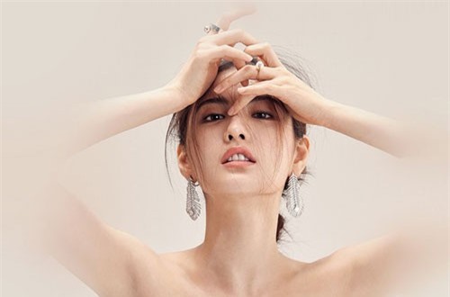 6 năm liên tiếp lọt top gương mặt đẹp nhất hành tinh, cô ca sĩ người Hàn này xinh đẹp cỡ nào?