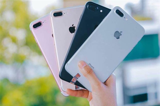 BẢN TIN TÀI CHÍNH - KINH DOANH: Người Việt chuộng iPhone cũ, giá cà phê khó khởi sắc