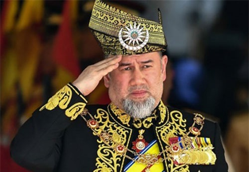 Quốc vương Malaysia thoái vị sau khi cưới hoa khôi người Nga