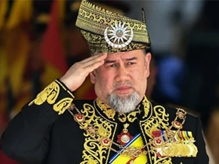 Quốc vương Malaysia thoái vị sau khi cưới hoa khôi người Nga