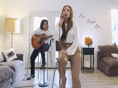 Hát lại ca khúc của Hồ Ngọc Hà, Thanh Hà đẹp mặn mà, nồng nàn bên bạn trai kém tuổi