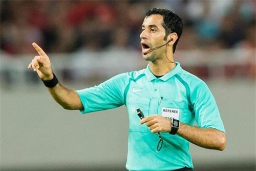 Trọng tài may mắn bắt trận ra quân của ĐT Việt Nam