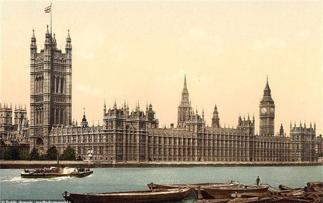  Cung điện Westminster, London, Anh. Nơi đây còn có tháp đồng hồ Big Ben danh tiếng. 