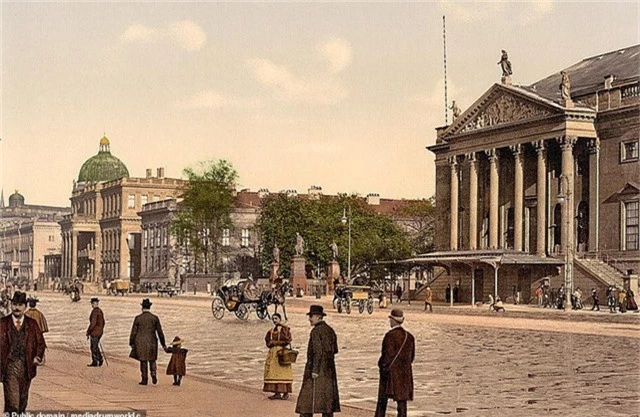  Nhà hát opera quốc gia nằm ở Berlin, Đức. 