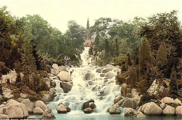  Quang cảnh trong công viên Viktoriapark, Berlin, Đức. 