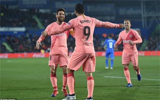  Barcelona thăng hoa nhờ sự tỏa sáng của cặp Messi-Luis Suarez 