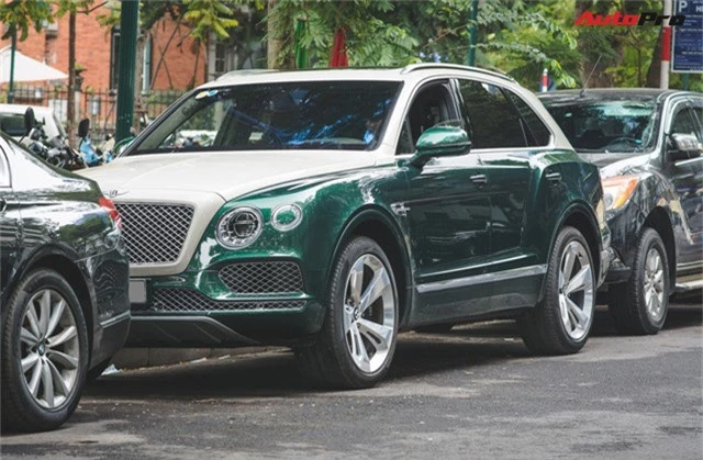 Soi kĩ Bentley Bentayga Onyx Edition hai tông màu độc nhất Việt Nam - Ảnh 1.