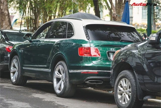 Soi kĩ Bentley Bentayga Onyx Edition hai tông màu độc nhất Việt Nam - Ảnh 3.