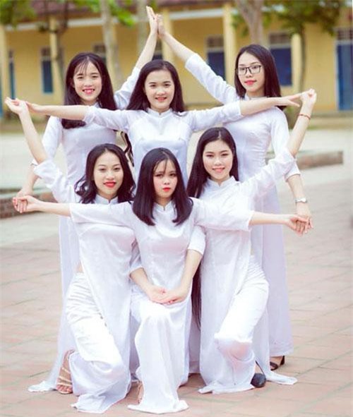 Trào lưu chụp ảnh hình ngôi sao được giới trẻ hưởng ứng dịp đầu năm