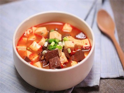 Canh đậu hũ nóng hổi thơm ngon cho bữa cơm chiều đông