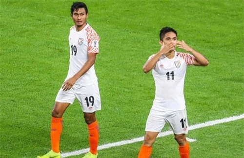 Sunil Chhetri (số 11) ăn mừng bàn thắng vào lưới ĐT Thái Lan.