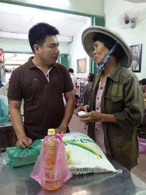 Thời đồng tiền lên ngôi và món quà của người bán ve chai