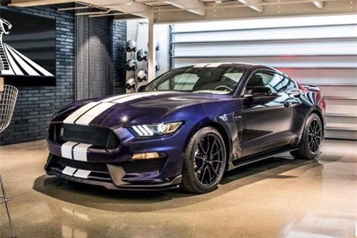 5. Ford Mustang Shelby GT350.