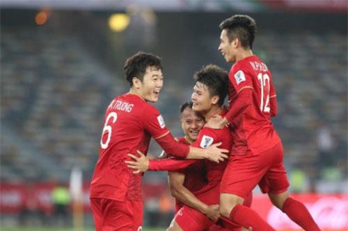 Clip: Hậu vệ Iraq ‘biếu không’ bàn thắng cho ĐT Việt Nam