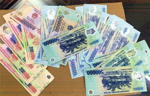 Hà Nội: Triệt phá ổ nhóm dùng tiền giả mua điện thoại di động