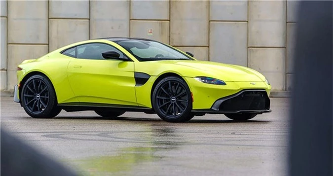 25-aston-martin-vantage-2018-static-front.jpg