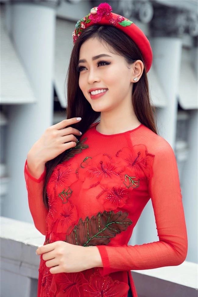 Hoa hậu Tiểu Vy, Á hậu Phương Nga, Thúy An khoe nhan sắc rực rỡ trong tà áo dài Tết - Ảnh 10.