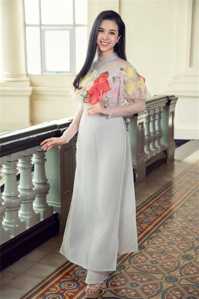 Hoa hậu Tiểu Vy, Á hậu Phương Nga, Thúy An khoe nhan sắc rực rỡ trong tà áo dài Tết - Ảnh 14.