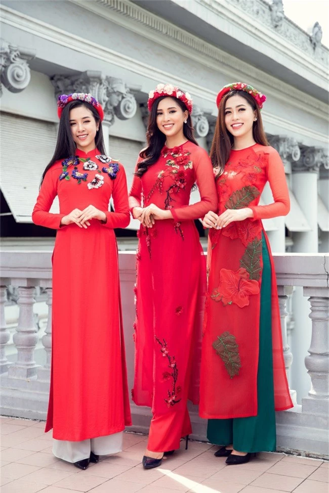 Hoa hậu Tiểu Vy, Á hậu Phương Nga, Thúy An khoe nhan sắc rực rỡ trong tà áo dài Tết - Ảnh 3.