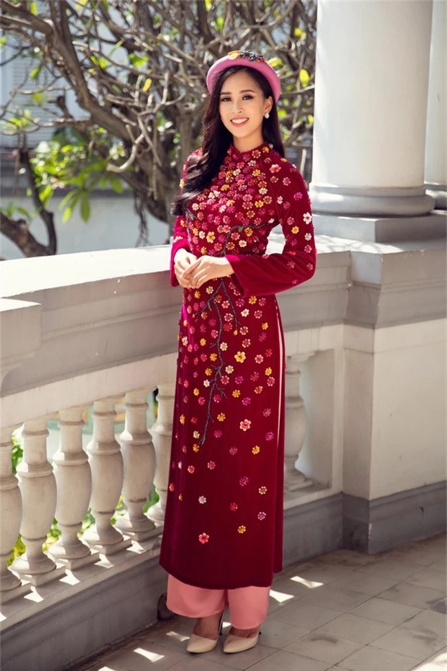 Hoa hậu Tiểu Vy, Á hậu Phương Nga, Thúy An khoe nhan sắc rực rỡ trong tà áo dài Tết - Ảnh 7.