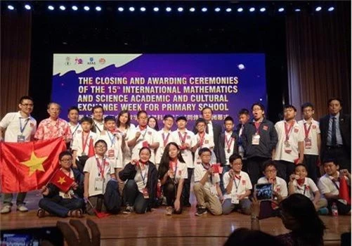 Bảo Duy và 22 thí sinh của đoàn Việt Nam tham dự IMSO 2018.