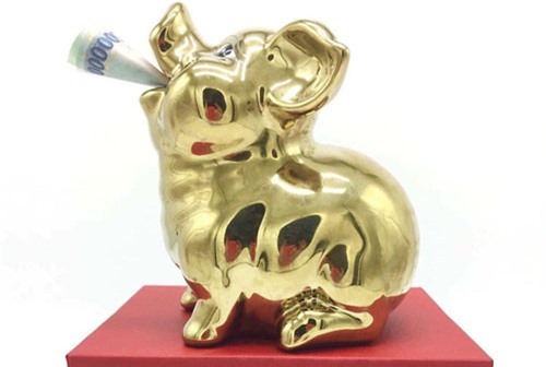 Đua nhau sắm đồ tết linh vật lợn vàng giá tiền triệu
