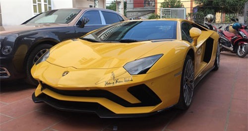 Đại gia quê Hải Dương chi hơn 100 tỷ tậu 3 siêu xe chính hãng