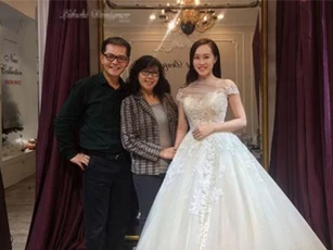 NSND Trung Hiếu đưa bà xã kém 19 tuổi đi thử váy cưới