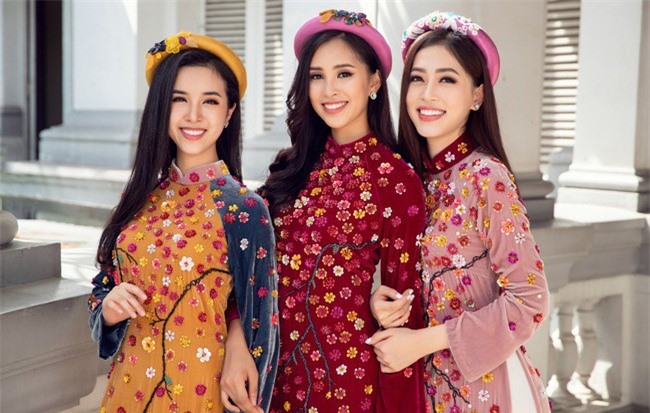 Hoa hậu Tiểu Vy, Á hậu Phương Nga, Thúy An khoe nhan sắc rực rỡ trong tà áo dài Tết
