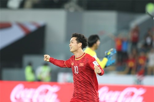 CLIP: Công Phượng nâng tỷ số lên 2-1 cho ĐT Việt Nam