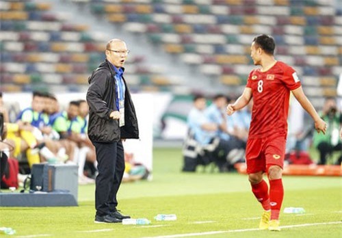HLV Park Hang Seo thừa nhận Văn Lâm đứng sai vị trí ở bàn thua cuối