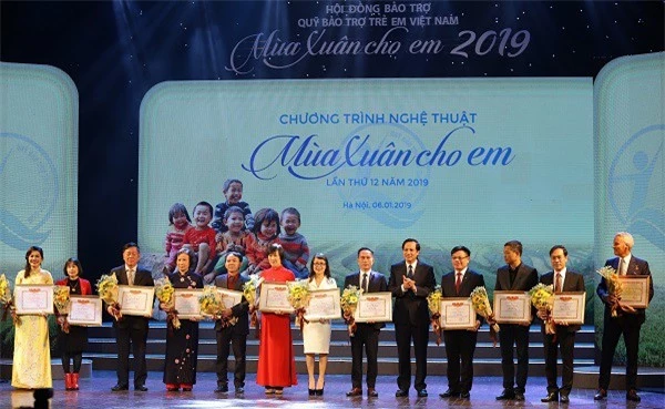 HDBank được Bộ trưởng Lao động - Thương binh và Xã hội trao tặng Bằng khen về Công tác An sinh xã hội năm 2018.