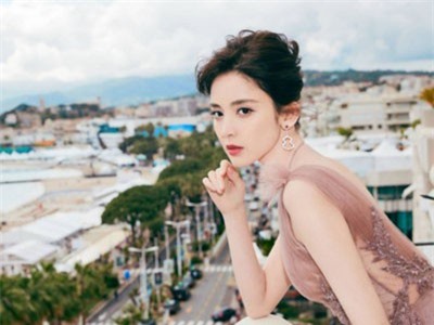 Những 'bóng hồng' châu Á là biểu tượng thời trang mới