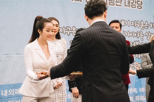 Nữ DJ bị khách chuốc chất kích thích bất ngờ được Hàn Quốc vinh danh