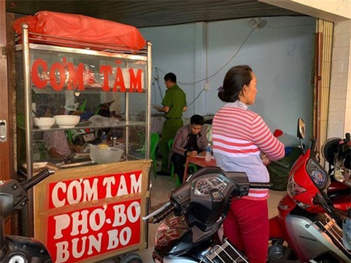 6 thanh niên chặt tay con nợ giữa chợ ở Phan Thiết