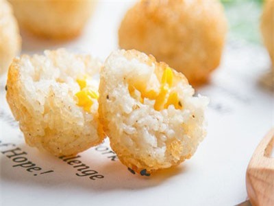 Có món cơm viên phô mai đảm bảo bé nào cũng ăn nhanh như chớp