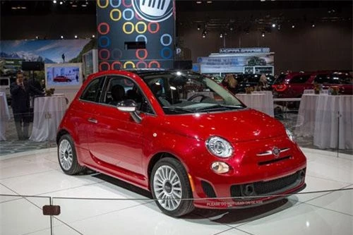 9. Fiat 500 (doanh số: 39.885 chiếc).