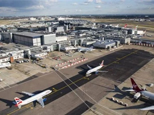 Anh: Sân bay Heathrow tạm ngừng vì phát hiện thiết bị bay không người lái