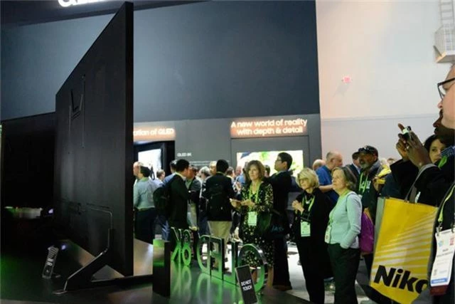 Cận cảnh TV 8K màn hình lớn nhất thế giới 98 inch của Samsung - Ảnh 9.