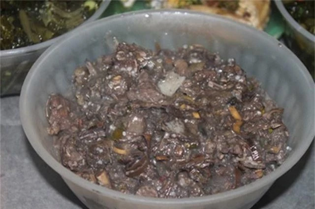Món thịt thối đặc sản “lúc nhúc ròi” ở vùng núi Sơn La - Ảnh 1.